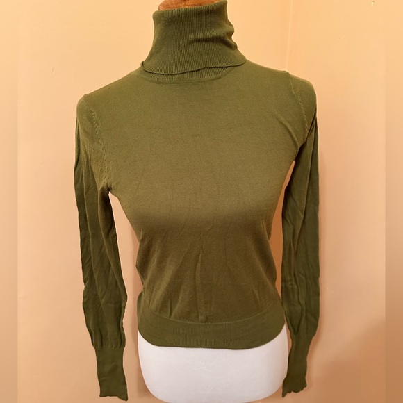 Thin Turtleneck Sweater - Picture 1 of 3